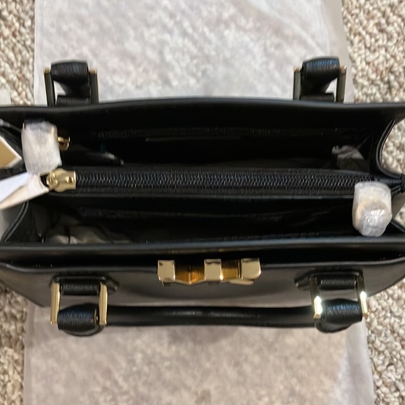 Michael Kors Medium Messenger Handbag
MOTT 35T0GOXM6L - Picture 6 of 12